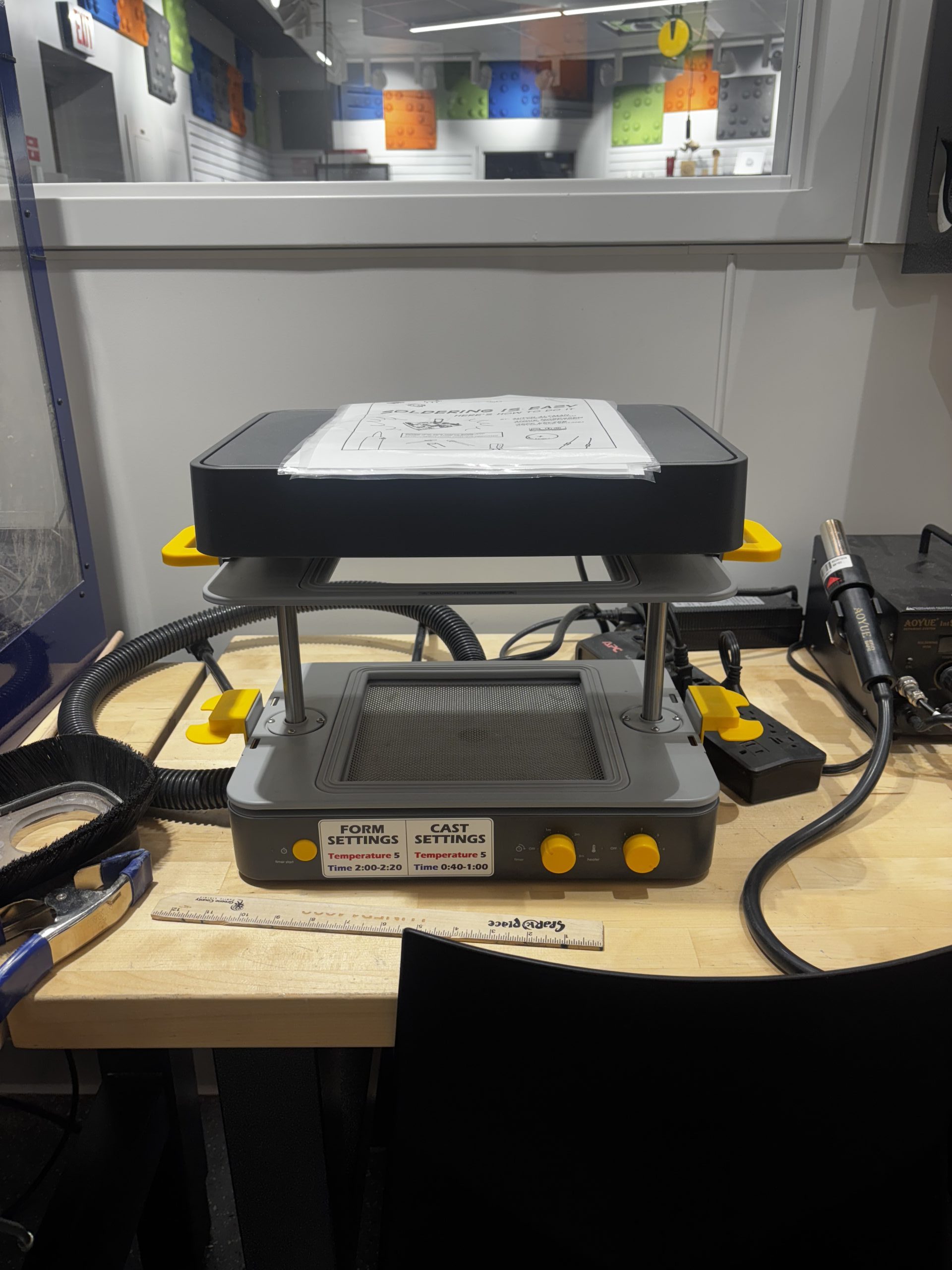 Vacuum form machine